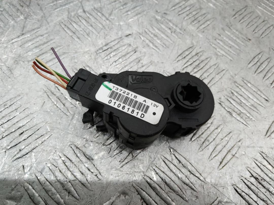 моторчик заслонки печки Renault Megane 4 поколение 2018, T37221BA - фото №1