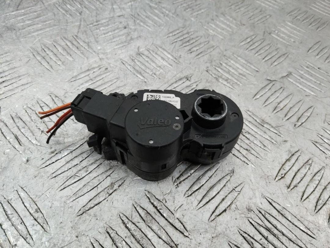 моторчик заслонки печки Renault Megane 4 поколение 2016, T32096B - фото №1