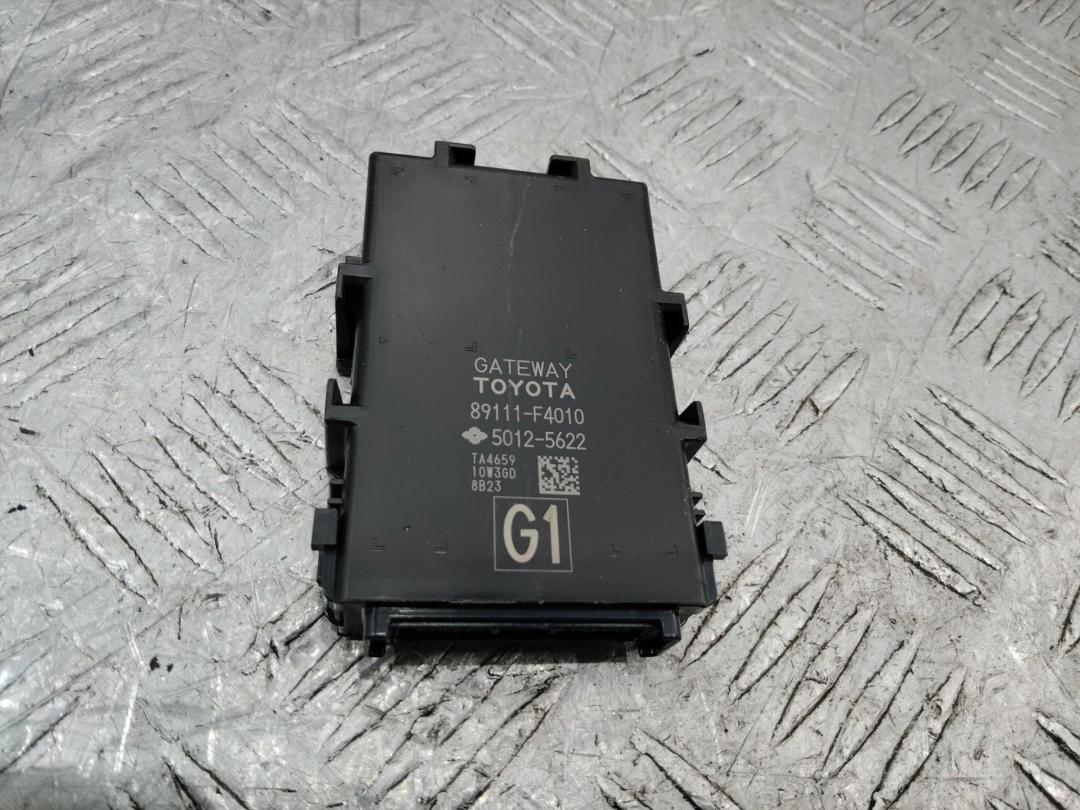 блок комфорта Toyota C-HR 1 поколение 2018, 89111F4010 - фото №1