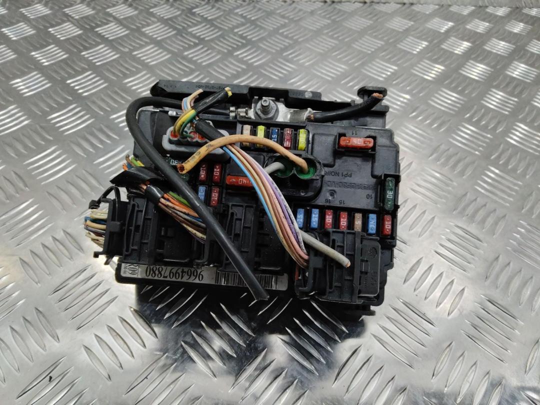 блок предохранителей Citroen C3 2 поколение 2009, 9664997880, R09 - фото №1