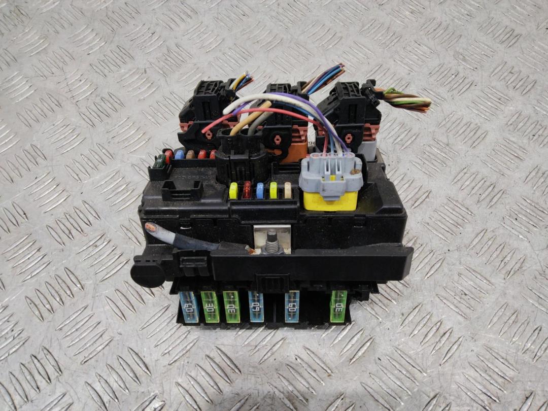 блок предохранителей Citroen C3 Picasso 1 поколение 2010, 9667199780, R09 - фото №1