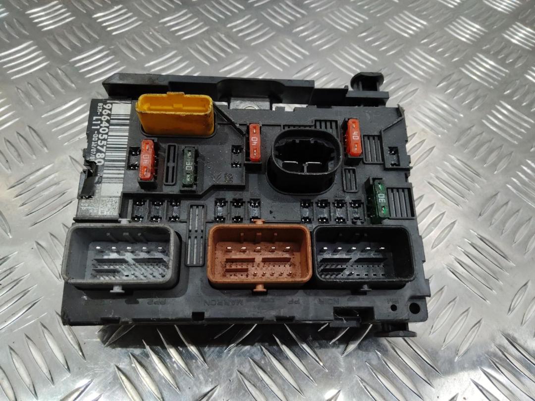 блок предохранителей Peugeot 207 1 поколение 2007, 1.4 л., дизель, 9664055780, L11 - фото №1