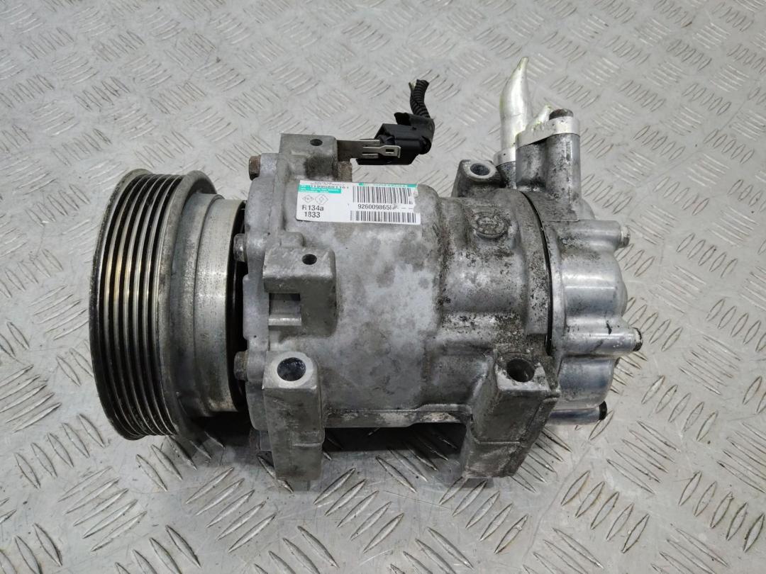 компрессор кондиционера Nissan Qashqai 1 поколение 2009, 1.5 л., K9K 430, дизель, МКПП, 926009865R - фото №1