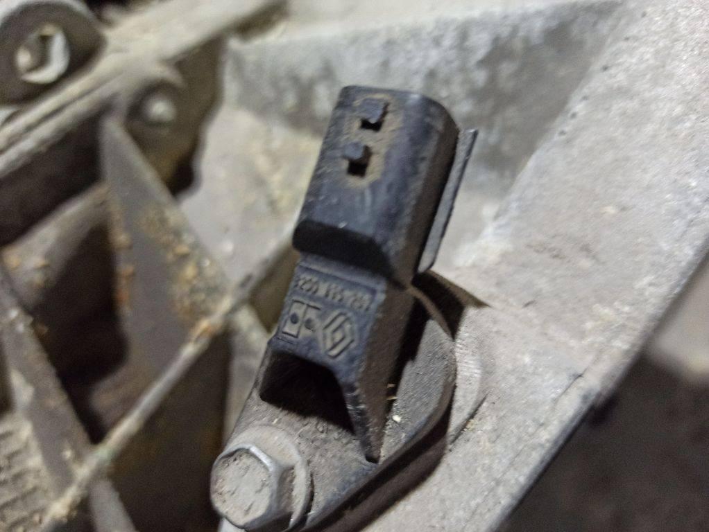 датчик коленвала Renault Duster 1 поколение (2010 - 2015), 8200885209 - фото №1