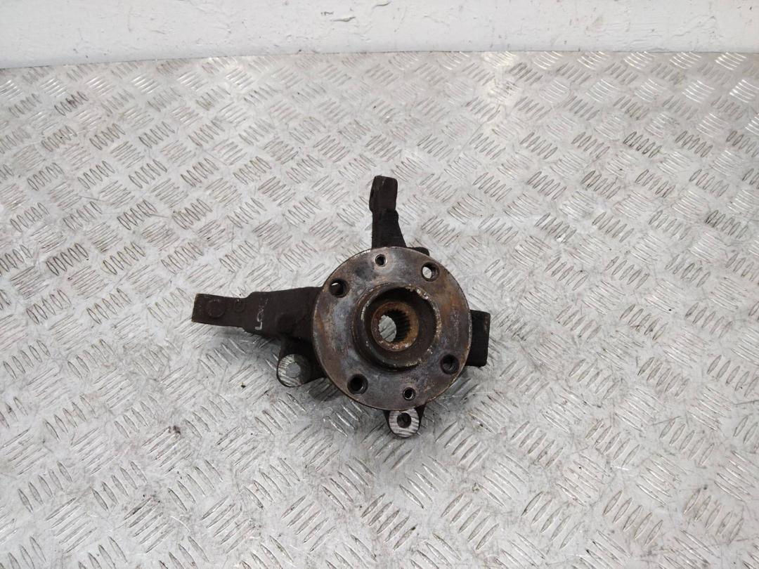 кулак поворотный левый Renault Logan 2 поколение 2012, 1.5 л., дизель - фото №1