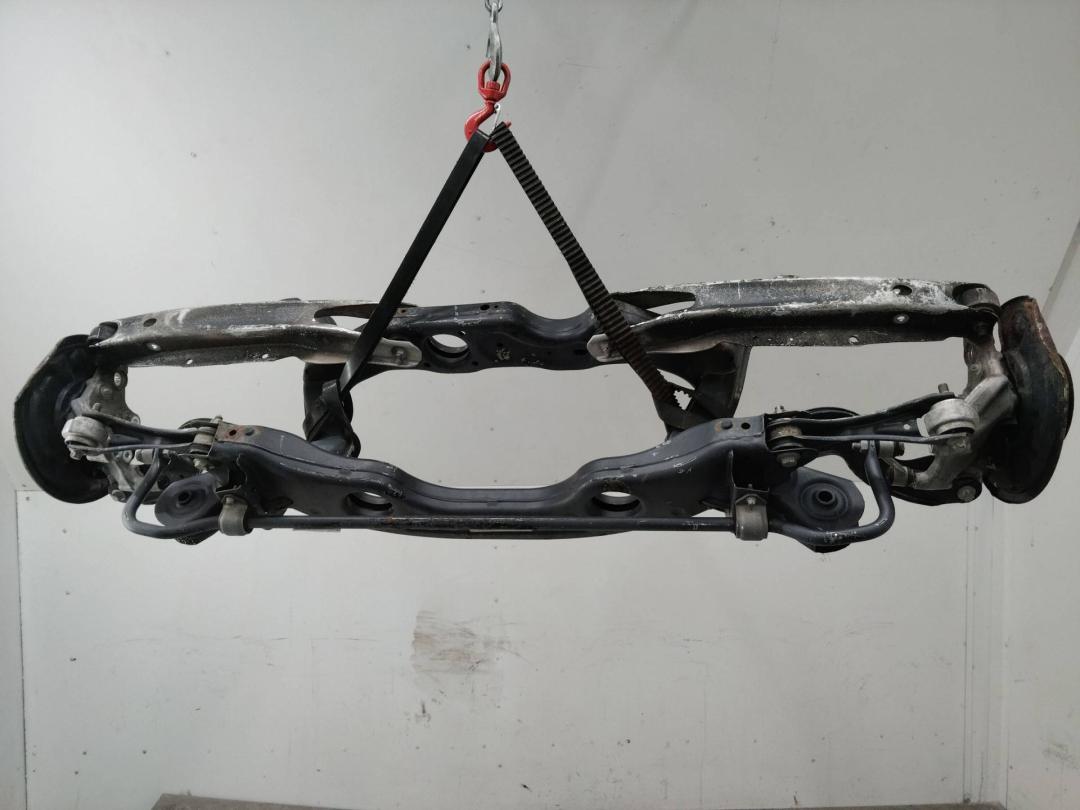 балка подвески задняя Mercedes-Benz A-Класс W176 2013, 2463506000 - фото №1