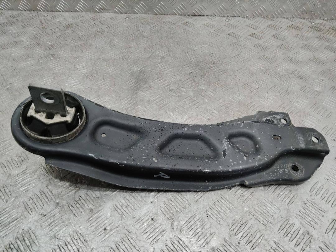 рычаг задний правый Mercedes-Benz A-Класс W176 2013, A2463500406 - фото №1