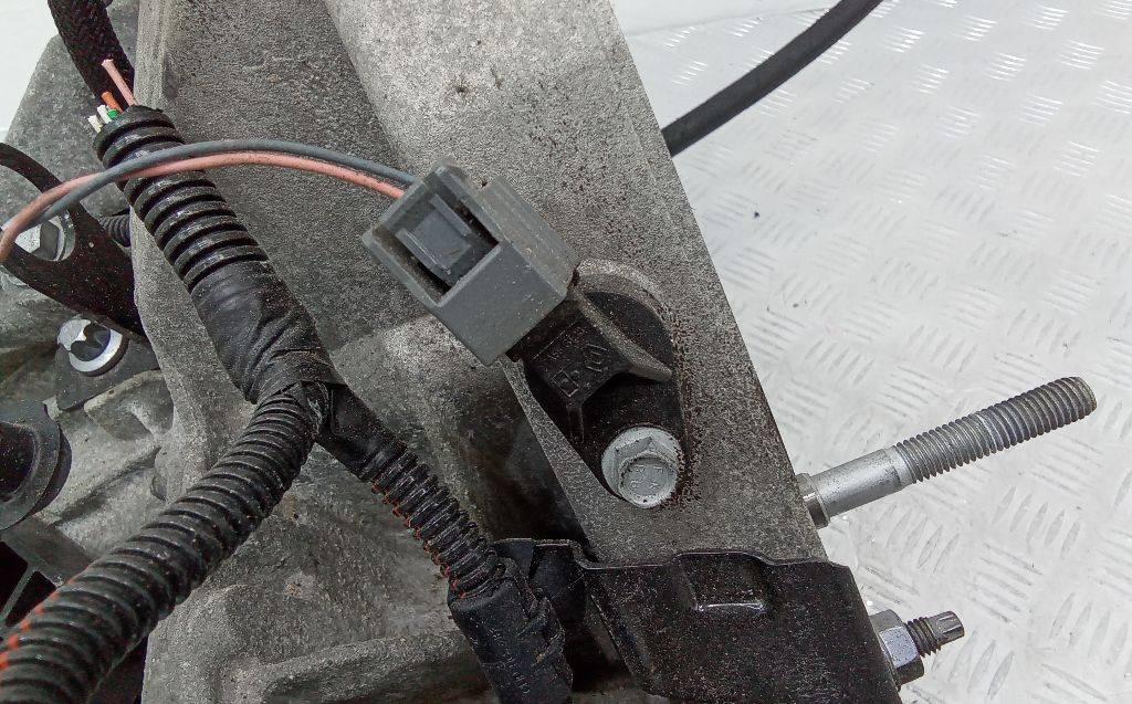 датчик коленвала Renault Duster 1 поколение (2010 - 2015), 8200885209 - фото №1