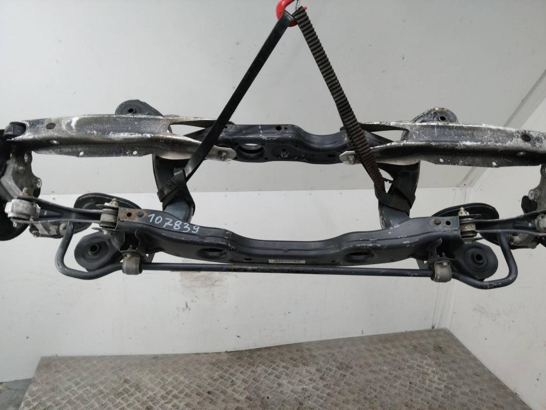 стабилизатор подвески задний Mercedes-Benz A-Класс W176 2013, A2463202011 - фото №1