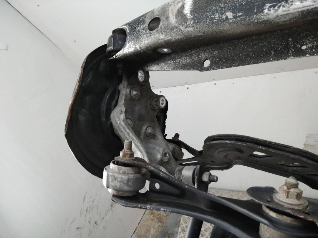 кулак задний левый Mercedes-Benz A-Класс W176 2013, 2460306 - фото №1