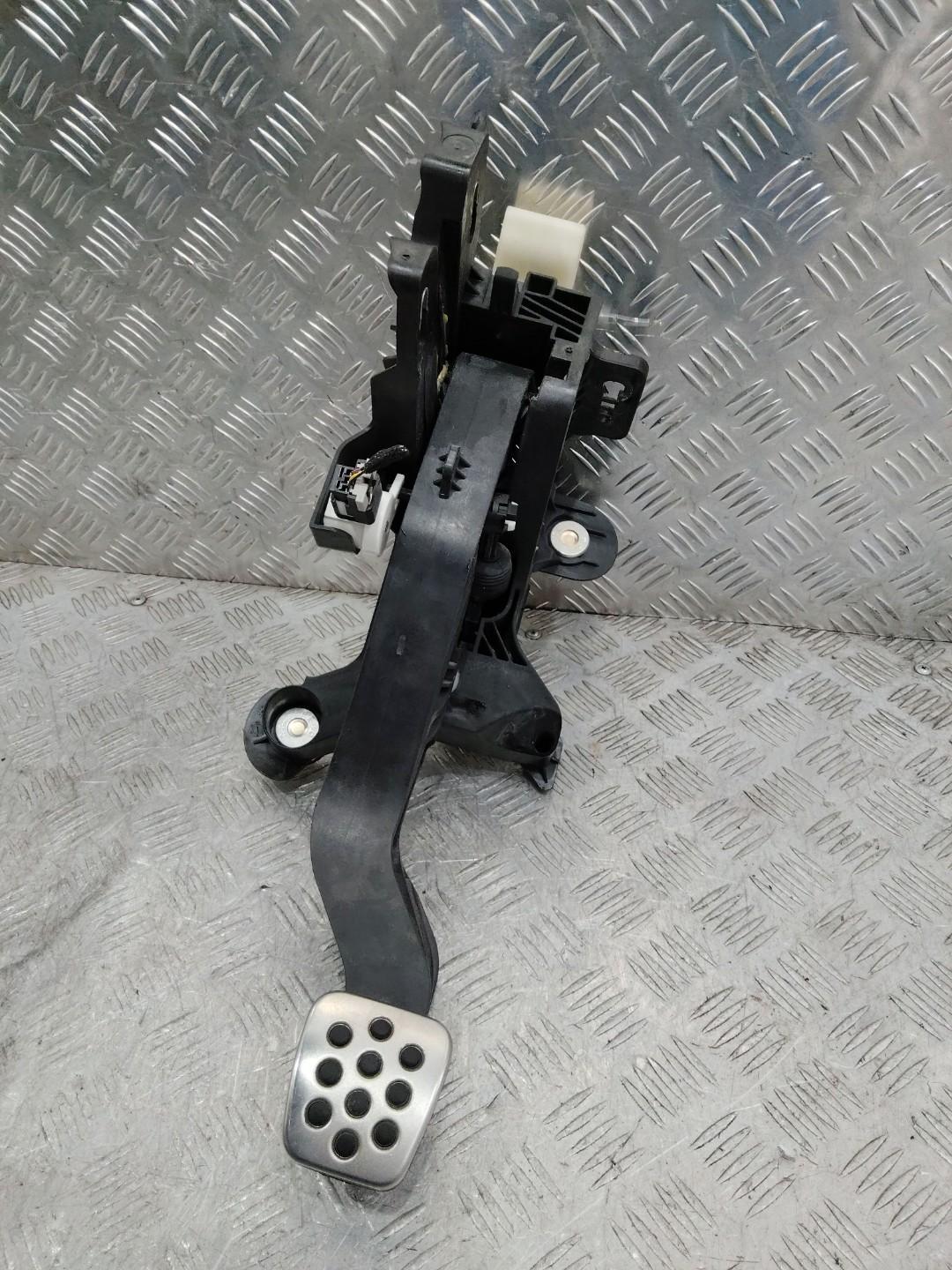 педаль сцепления Opel Insignia 2 поколение (B) 2017, хетчбэк 5 дв., 662575039, 84201827 - фото №1