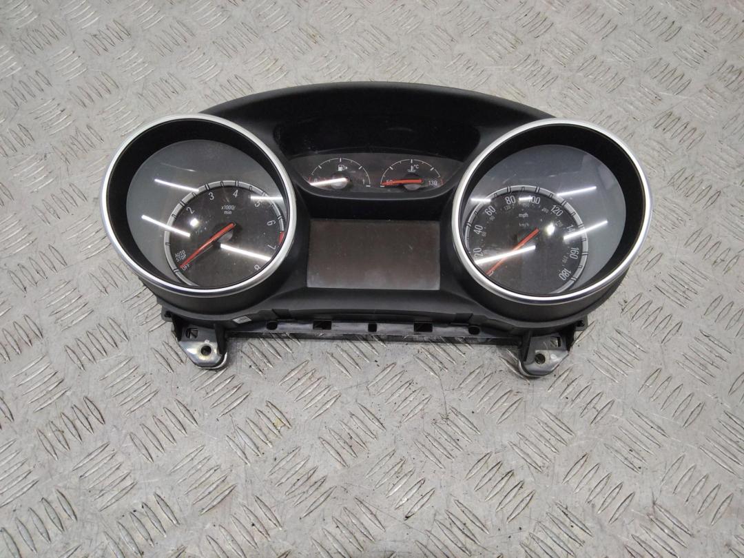 щиток приборов (приборная панель) Opel Insignia 2 поколение (B) 2017, 39113828, 175597137 - фото №1