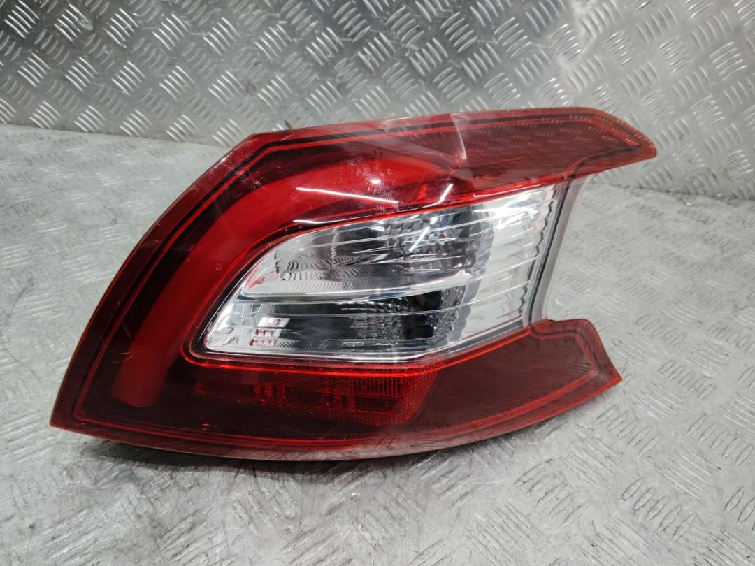 фонарь задний правый Peugeot 308 T9 2014, хетчбэк 5 дв., 9677817580 - фото №1