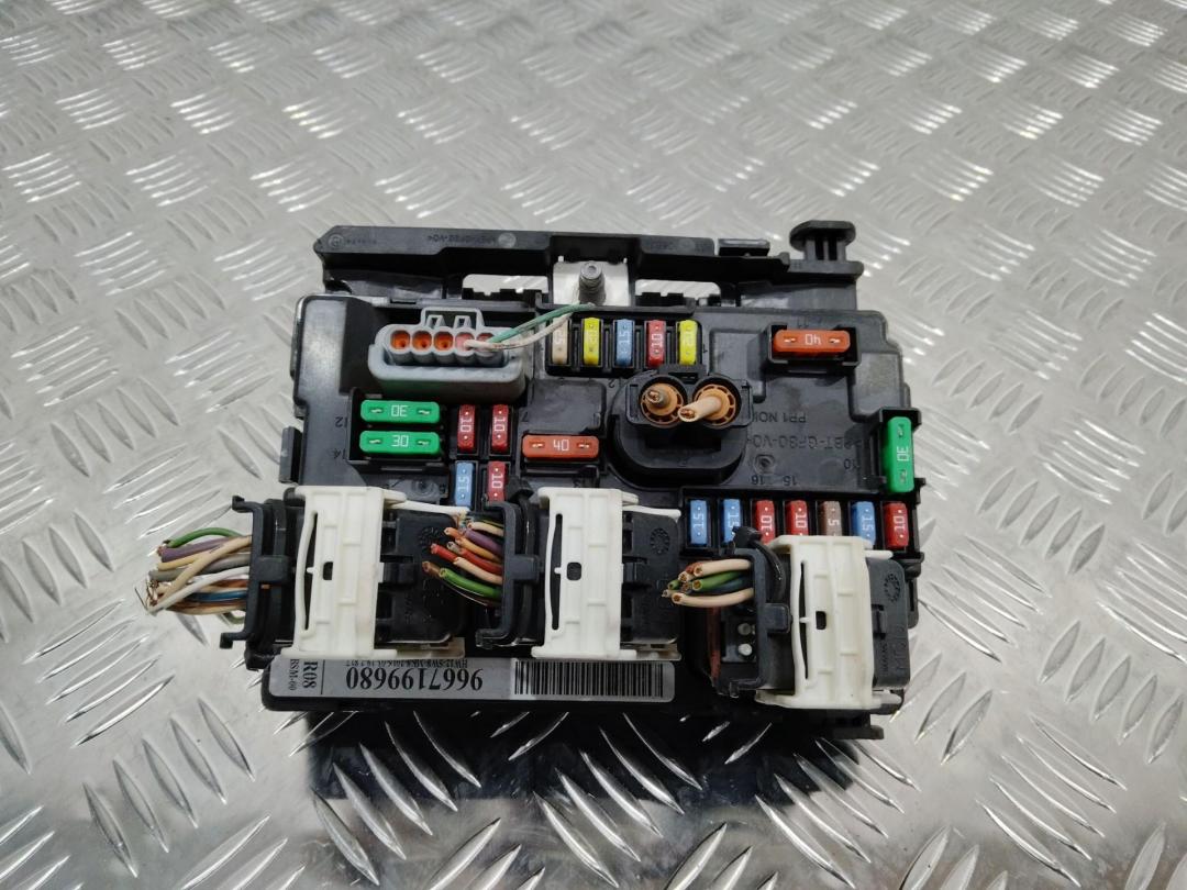 блок предохранителей Citroen C3 3 поколение 2016, 9667199680, R08 - фото №1