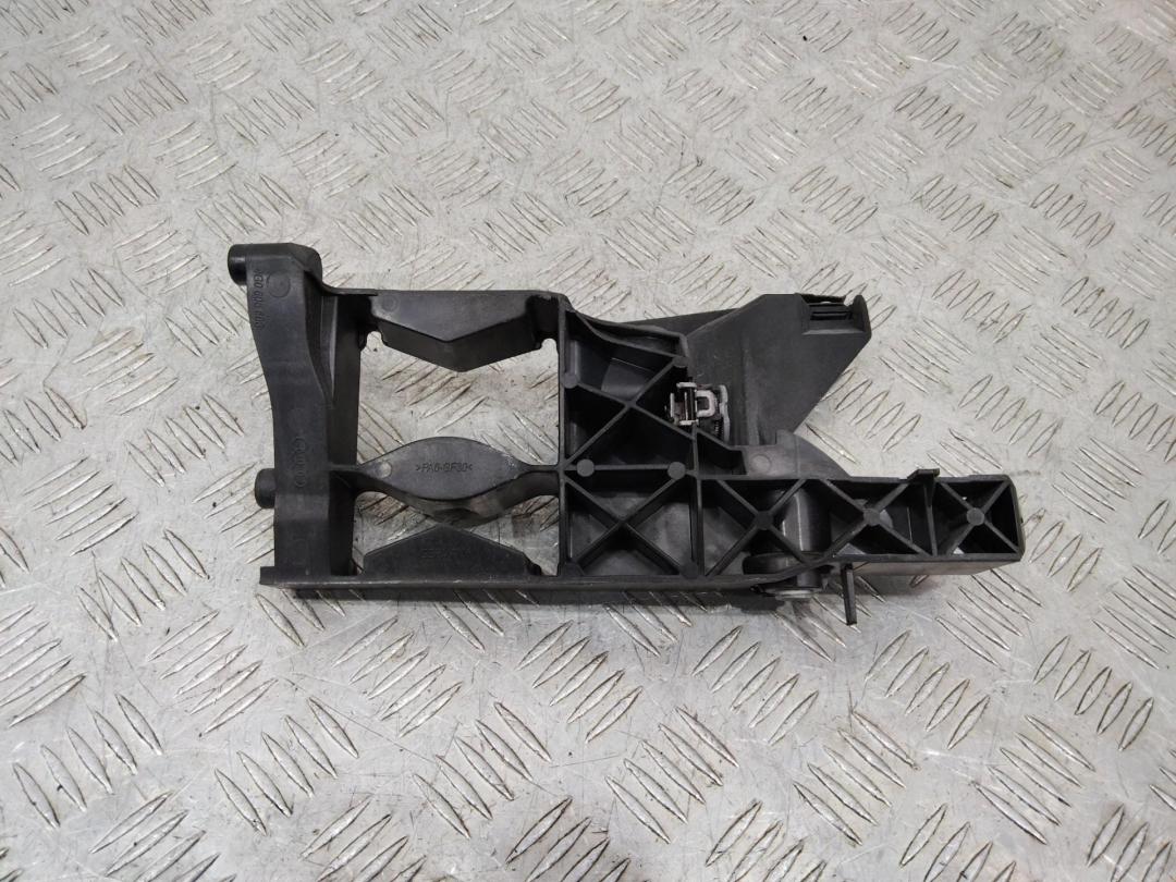 крепление фары правой Audi A6 Allroad Quattro C7 2012, 4G0805608 - фото №1