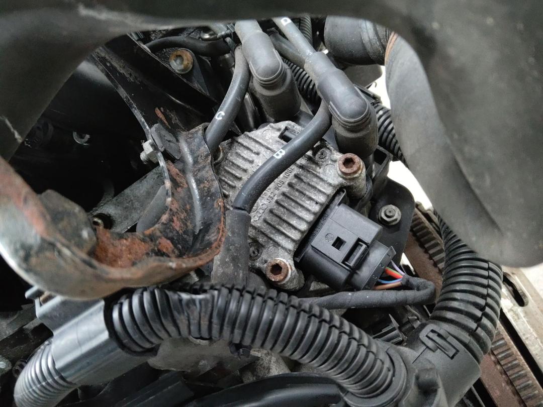 катушка зажигания Volkswagen Golf 5 поколение 2006, 1.6 л., BSE, бензин, 032905106 - фото №1