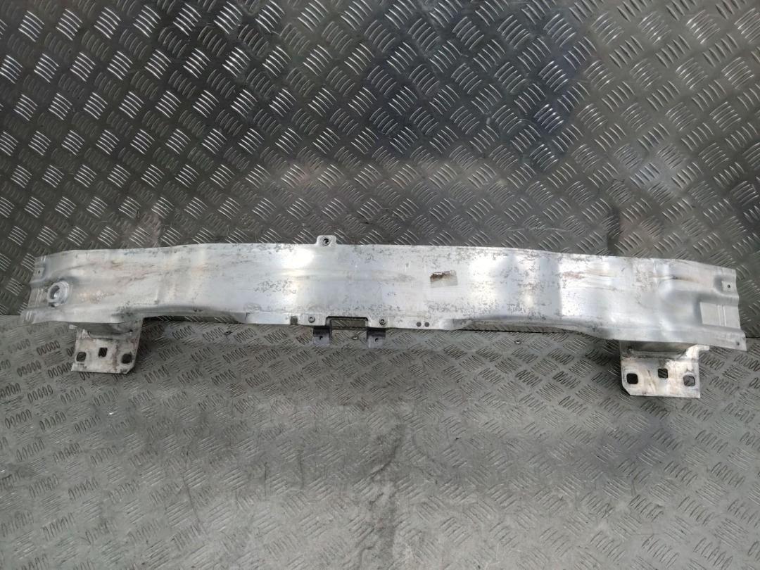 усилитель бампера переднего Audi A3 8V 2014, 8V0807109B - фото №1