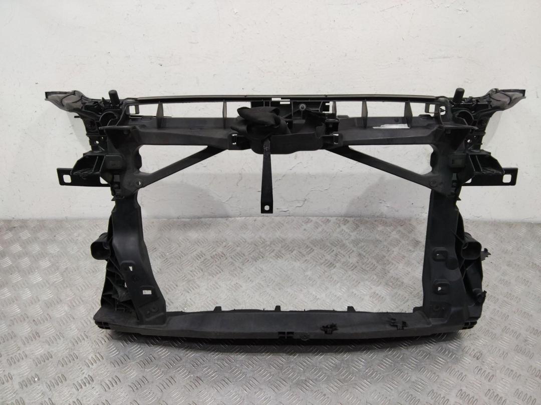 передняя панель крепления облицовки (телевизор) Audi A3 8V 2014, 8V0805588A - фото №1