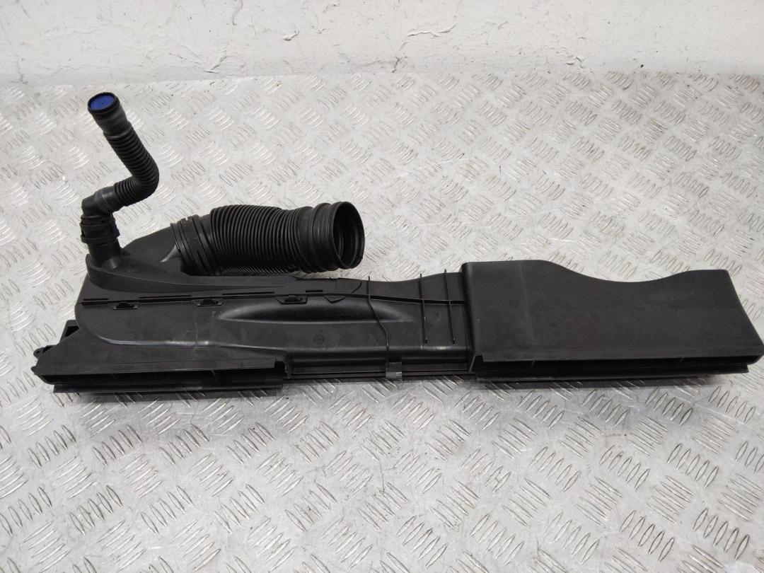 воздухозаборник Audi A3 8V 2014, 5Q0129254B - фото №1