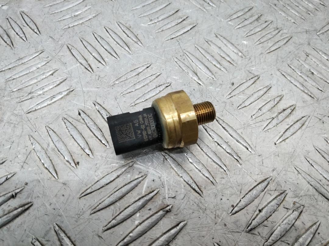 датчик давления масла Volkswagen T-Roc 1 поколение 2019, 1.5 л., бензин, МКПП, 04C906060C - фото №1