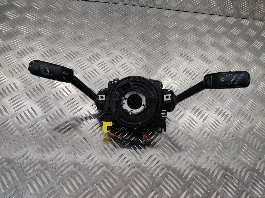 переключатель подрулевой (стрекоза) Volkswagen Golf 7 поколение 2013, 5Q0953507AG - фото №1