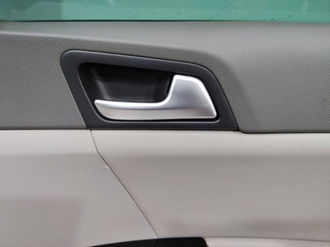 ручка внутренняя задняя правая Kia Sportage 4 поколение 2016 - фото №1