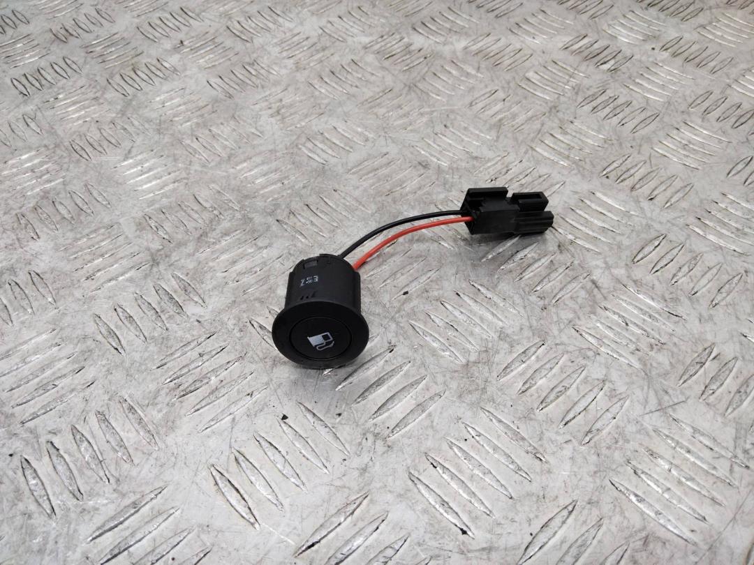 кнопка открытия лючка топливного бака Kia Sorento 2 поколение 2009 - фото №1