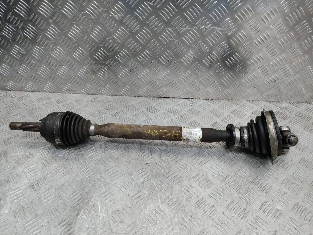полуось передняя левая (приводной вал, ШРУС) Renault Sandero 1 поколение 2010, 1.4 л., бензин, 8200985010 - фото №1