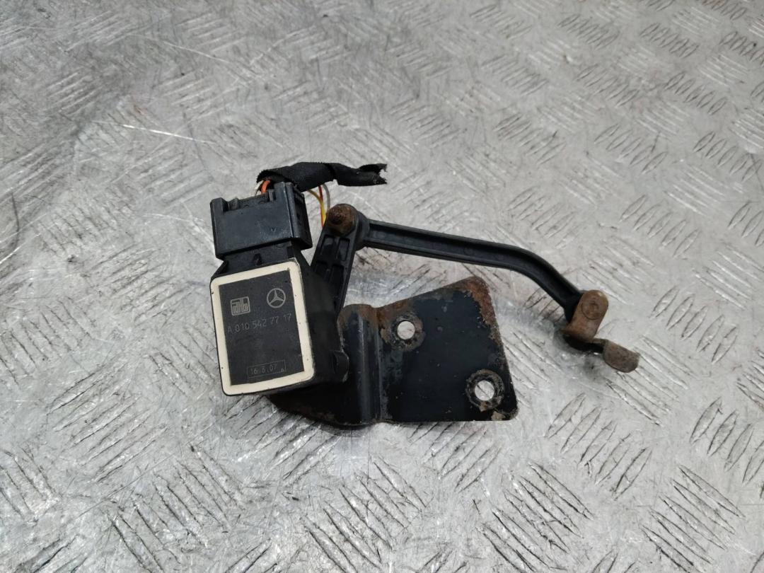 датчик дорожного просвета передний Mercedes-Benz M-Класс W164 2007, 3.0 л., дизель - фото №1