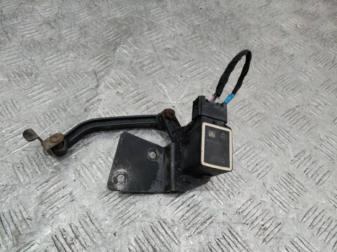 датчик дорожного просвета передний Mercedes-Benz M-Класс W164 2007, 3.0 л., дизель - фото №1