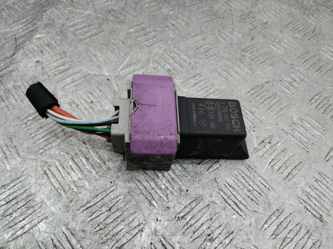 реле накала свечей Renault Trafic 3 поколение 2015, 1.6 л., дизель, МКПП, 8200798585 - фото №1