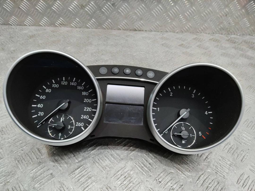 щиток приборов (приборная панель) Mercedes-Benz M-Класс W164 2007, A1645408947 - фото №1