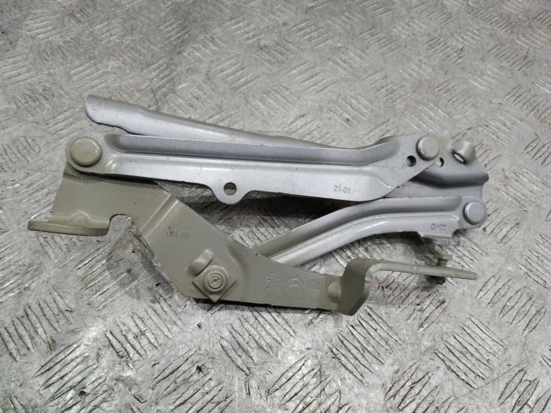 петля капота левая Peugeot 3008 2 поколение 2021, 9814189880 - фото №1