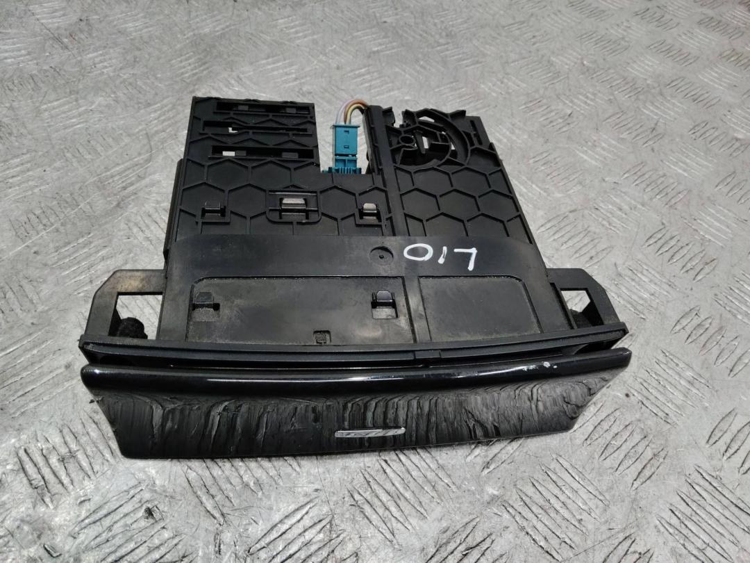 пепельница Mercedes-Benz M-Класс W164 2007, A1648100030 - фото №1