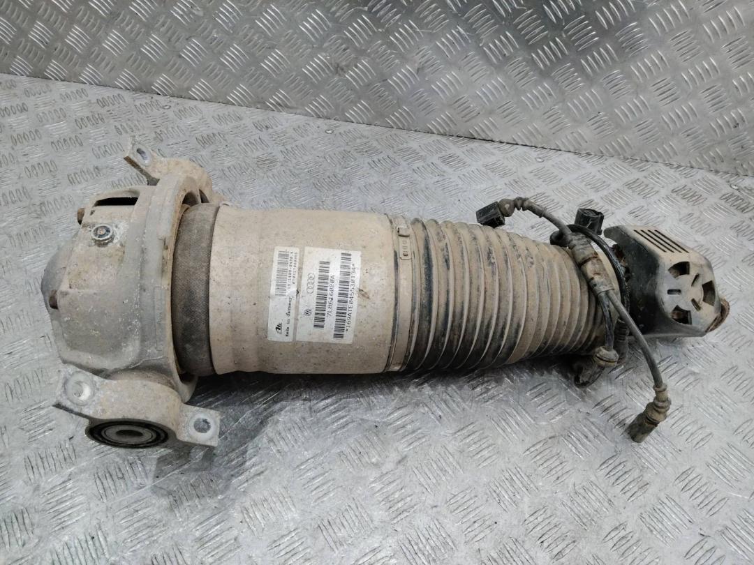 пневмостойка задняя Audi Q7 4L 2007, 3.0 л., дизель, 7L8616020A - фото №1