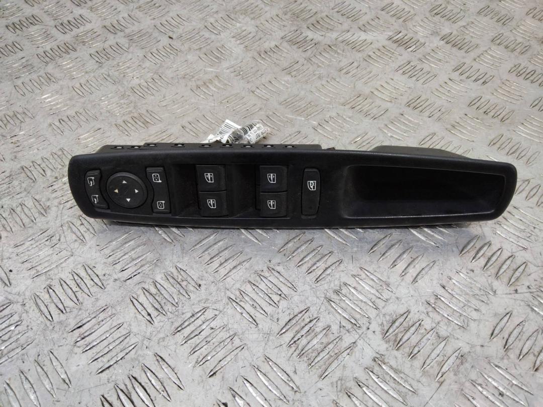 блок управления стеклоподъемниками Renault Scenic 3 поколение 2009, 809610017R - фото №1