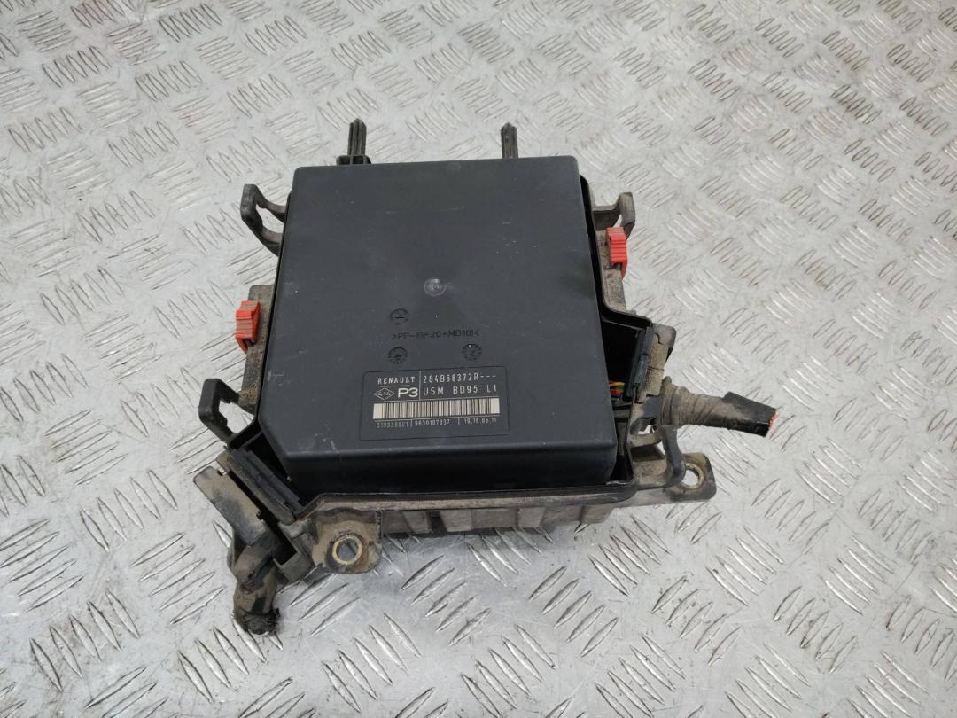 блок предохранителей Renault Megane 3 поколение 2011, 284B68372R - фото №1