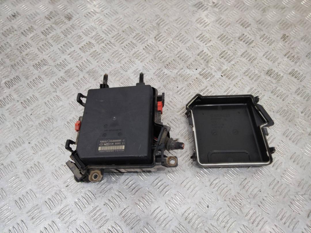 блок предохранителей Renault Megane 3 поколение 2009, 284B60008R - фото №1