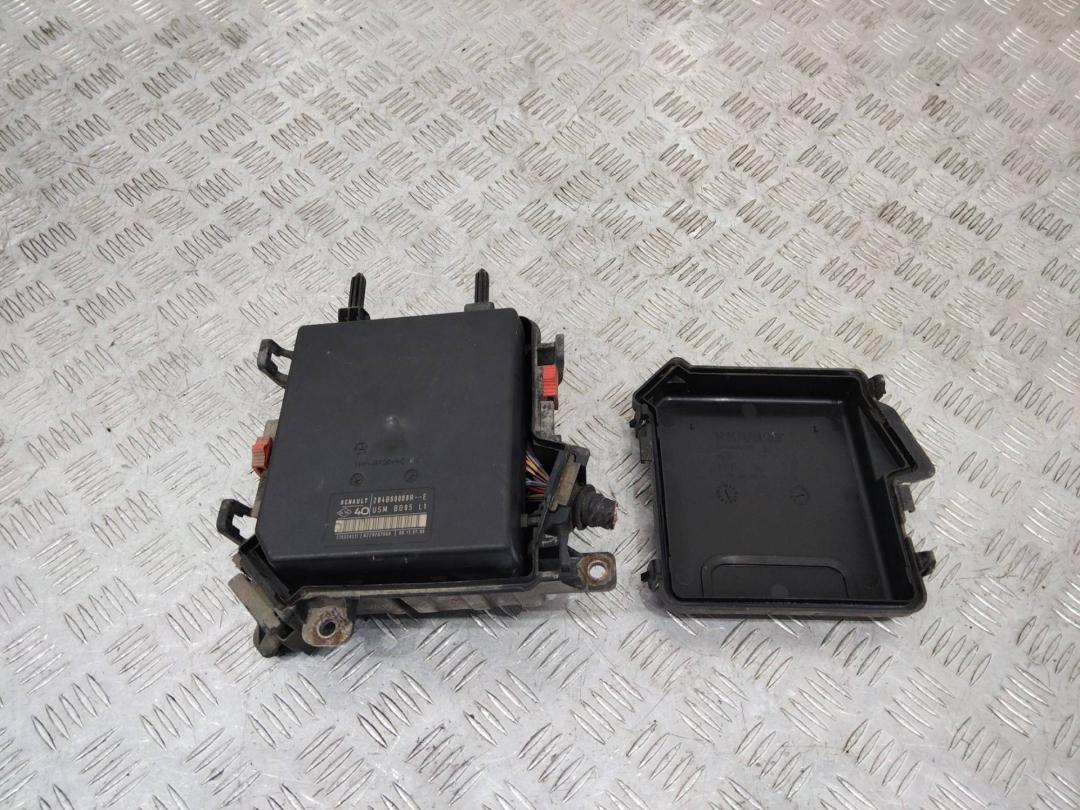 блок предохранителей Renault Megane 3 поколение 2009, 284B60008R - фото №1