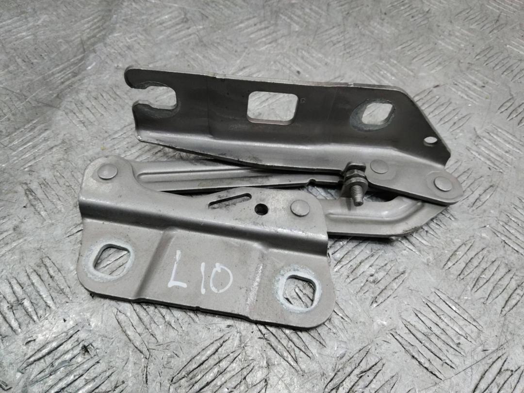 петля капота правая Mercedes-Benz M-Класс W164 2007, 3.0 л., дизель, 2518800228 - фото №1