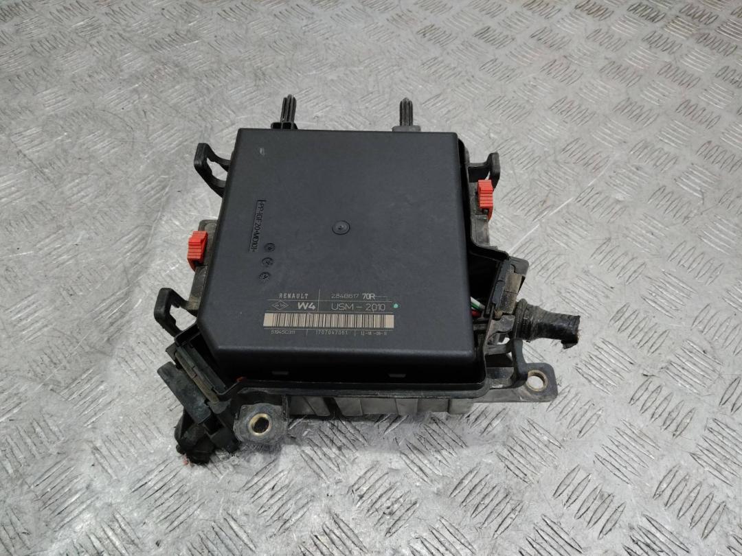 блок предохранителей Renault Scenic 3 поколение 2011, 284B61770R - фото №1