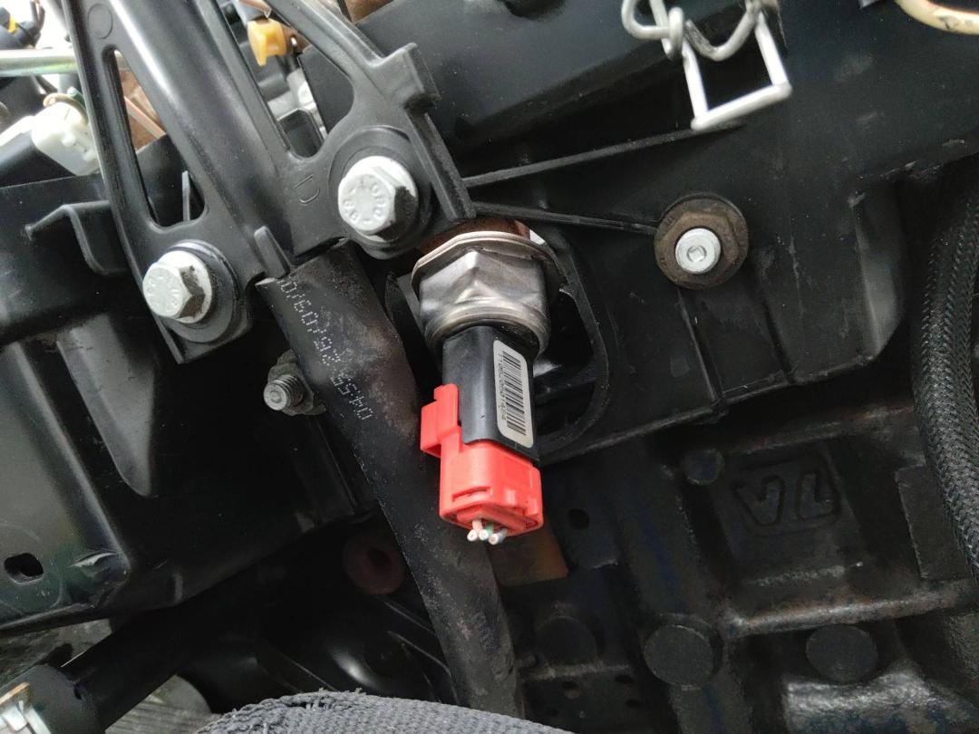 датчик давления топлива Renault Megane 3 поколение 2008, 1.5 л., K9K 732, дизель, МКПП - фото №1