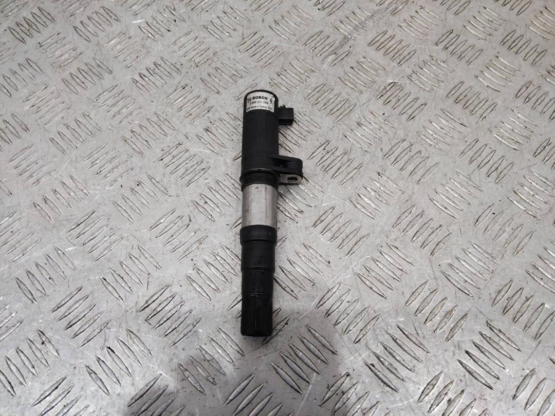 катушка зажигания Renault Clio 4 поколение 2012, 1.6 л., бензин, МКПП, 0986221045 - фото №1