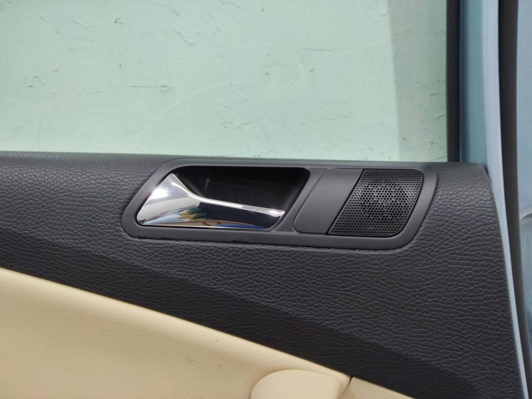 ручка внутренняя задняя левая Volkswagen Passat B6 2007, универсал - фото №1