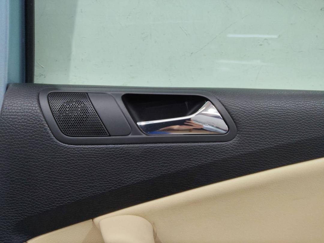 ручка внутренняя задняя правая Volkswagen Passat B6 2007, универсал - фото №1