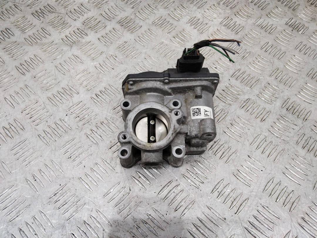 заслонка дроссельная Renault Captur 1 поколение 2016, 0.9 л., бензин, 161206038R - фото №1