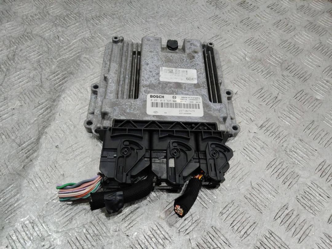 блок управления двигателем Renault Clio 4 поколение 2013, 237102747R - фото №1