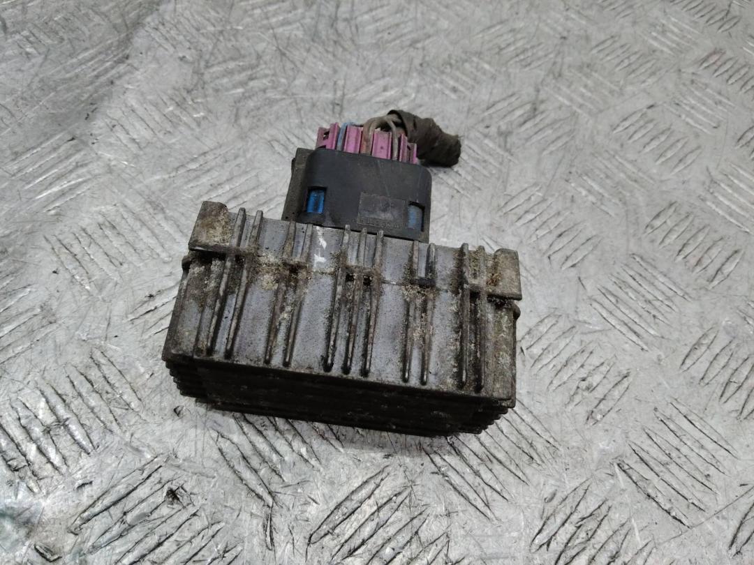 реле накала свечей Opel Zafira 2 поколение (B) 2006, 55353011 - фото №1