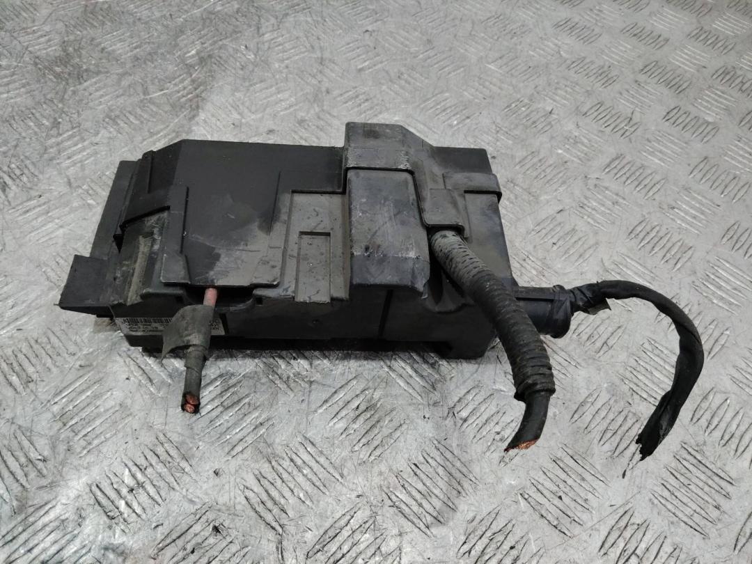 блок предохранителей Renault Clio 4 поколение 2013, 403885325R - фото №1