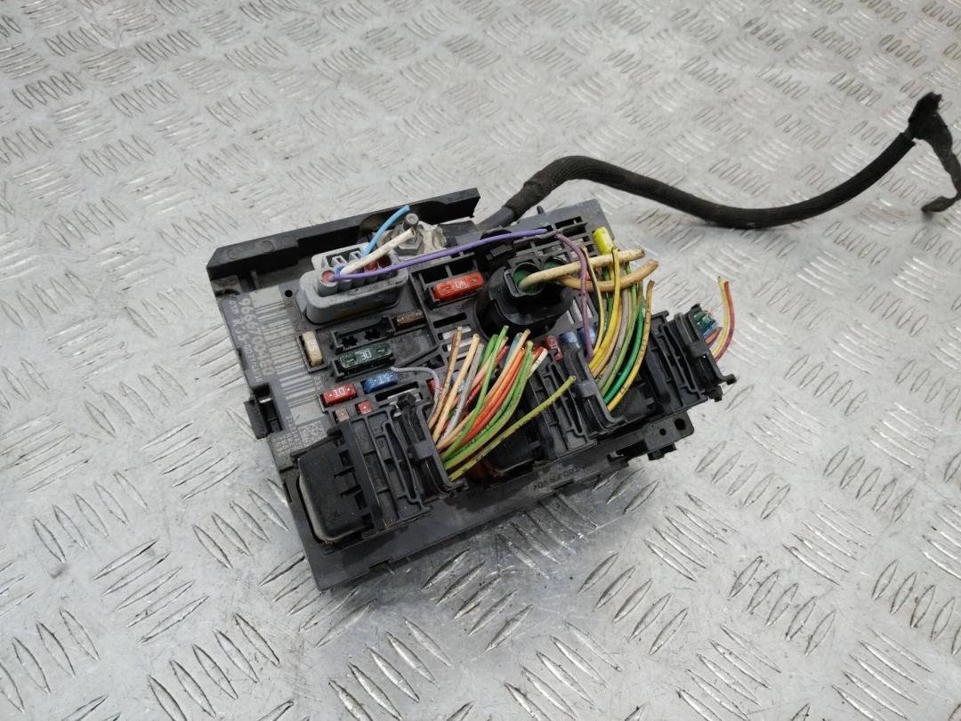 блок предохранителей Peugeot 308 T7 2010, 9666700480, R05 - фото №1